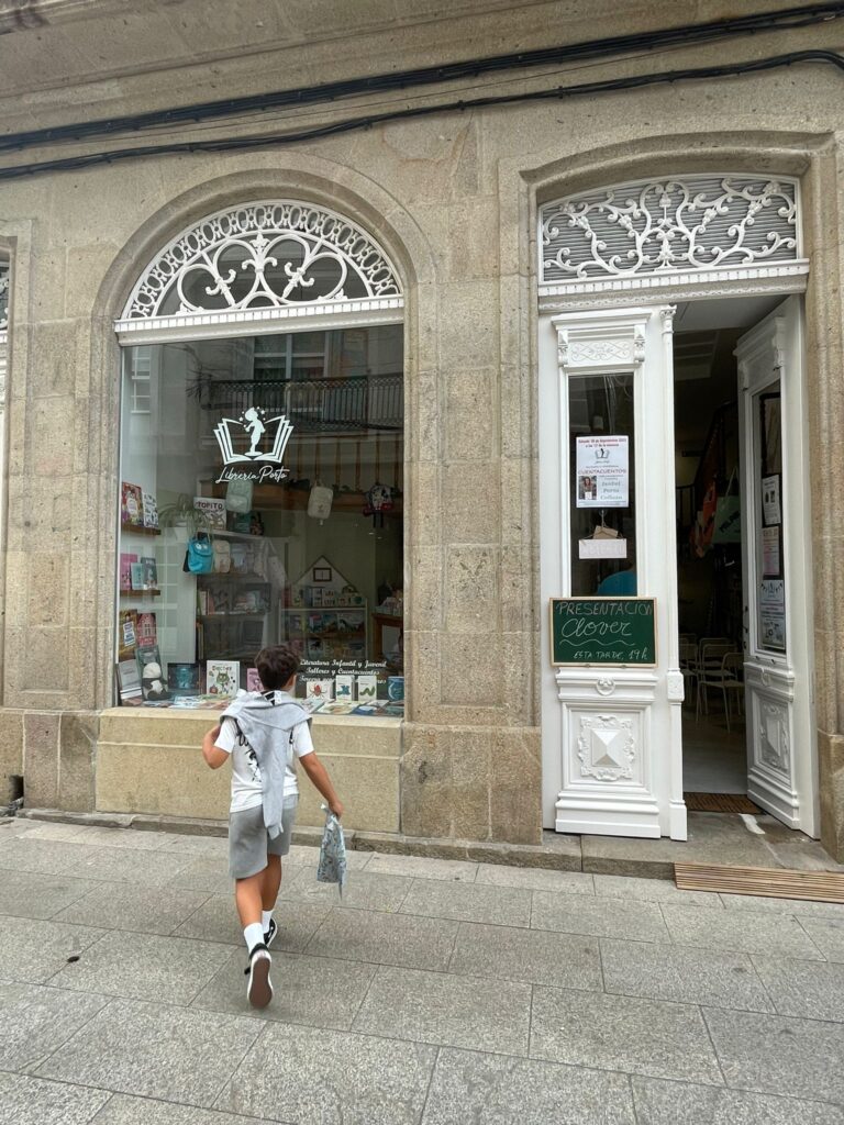 Presentación de Clover en la Librería Porto de Ponteareas